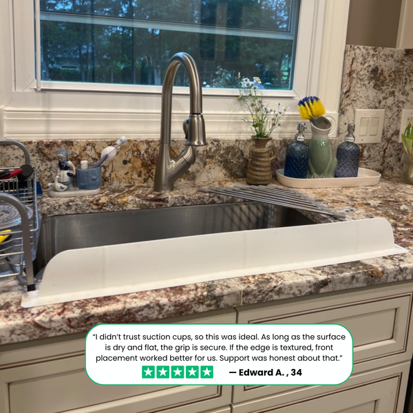 SR28 PRO worktop guard absorbing water droplets while chopping